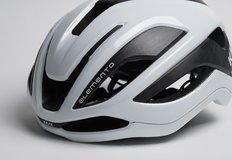 Kask elemento cyklisticka prilba detail